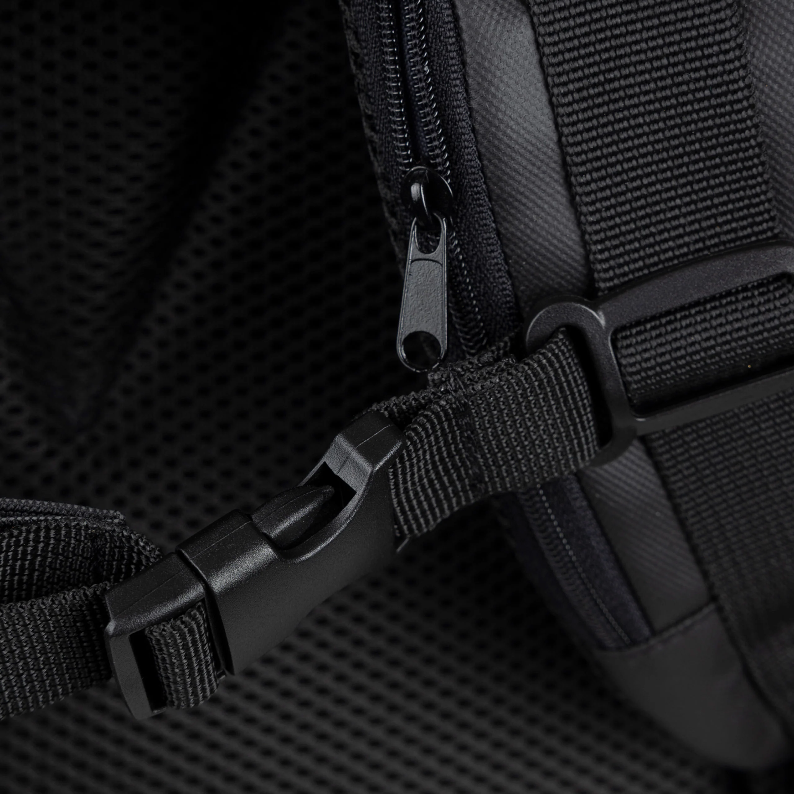 Rados DLX 20/35 Litre Travel Laptop Rucksack in Black - Image 8